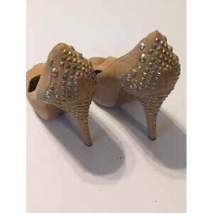 Size‎ 10M Vince Camuto Women’s Tan High Heels With Gold Tacks Stud and Peep TOE